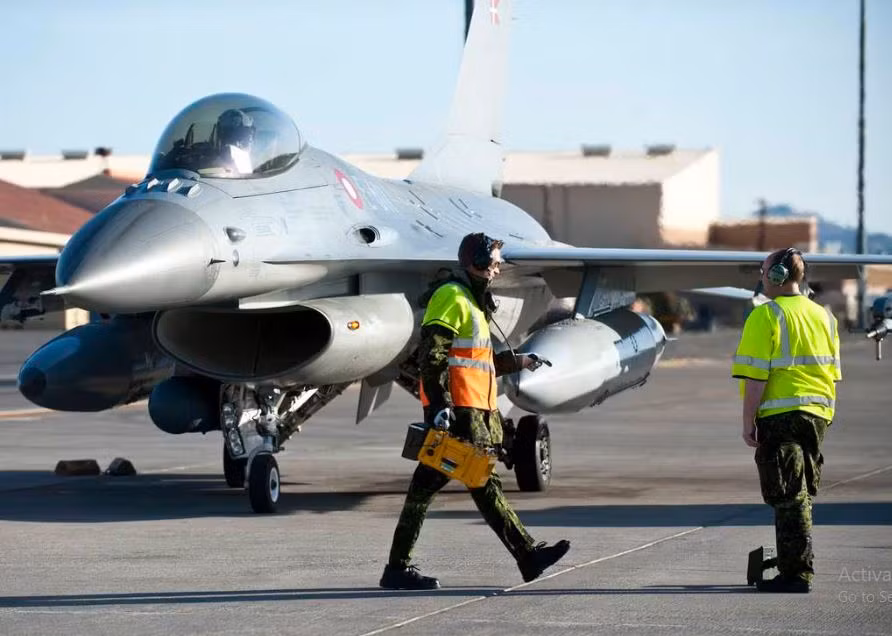 Đối mặt với các cuộc tấn công chính xác của Quân đội Nga, NATO đang yêu cầu Ukraine xây dựng thêm nhà chứa máy bay và xưởng bảo trì dưới lòng đất để tránh các cuộc tấn công tiếp tục của Nga. Đồng thời, Ukraine cũng đang xem xét sử dụng đường cao tốc làm đường băng cất cánh và hạ cánh tạm thời, để đảm bảo khả năng cơ động và khả năng sống sót của máy bay chiến đấu.