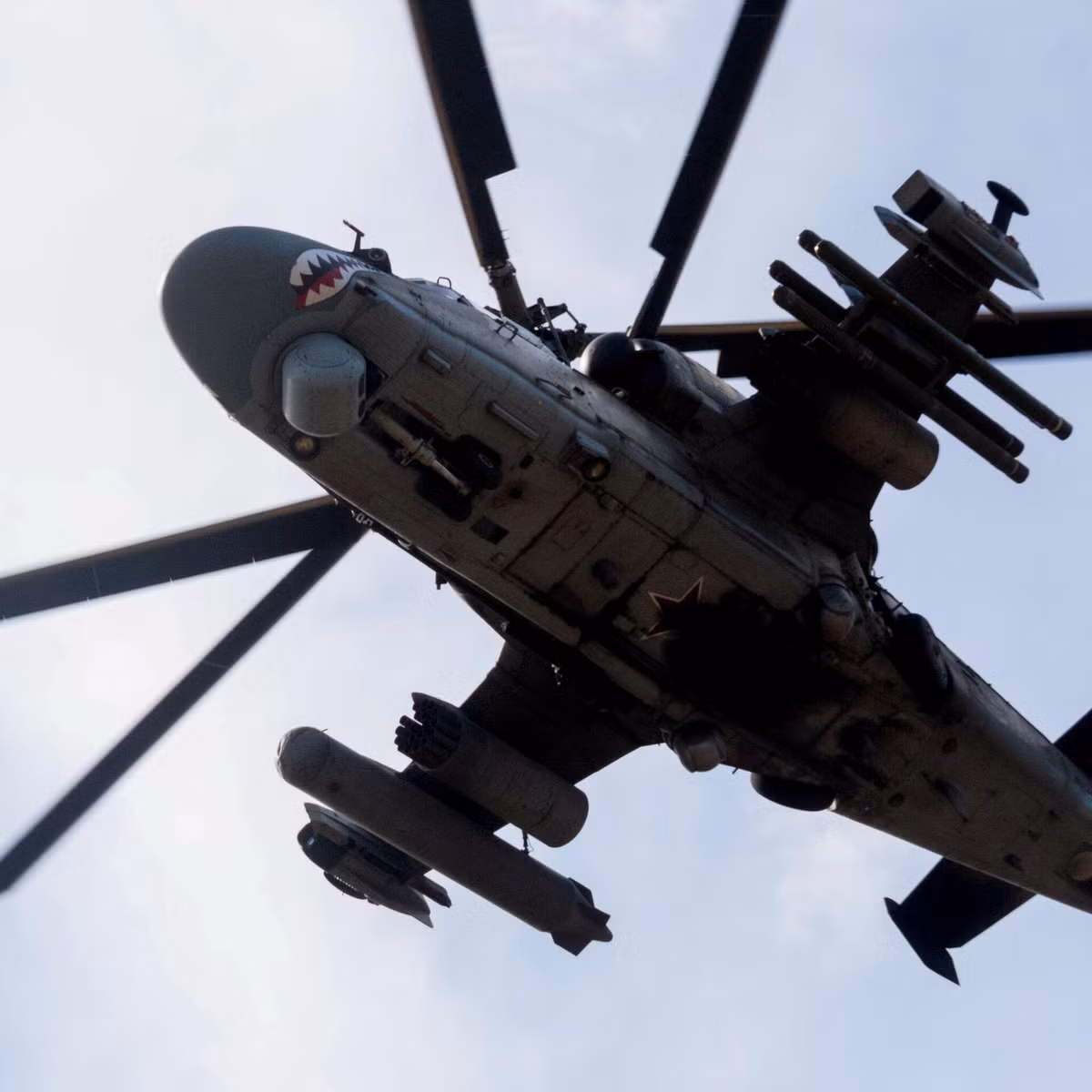 Chế độ hoạt động thứ ba là chế độ phóng tên lửa cơ bản giống trường hợp thứ hai, nhưng do chính phi công trên trực thăng phóng tên lửa điều khiển, Ở giai đoạn đầu, tên lửa cũng bay theo chế độ dẫn đường của hệ thống quán tính, với tọa độ mục tiêu gần đúng, được lập trình sẵn trong tên lửa. 