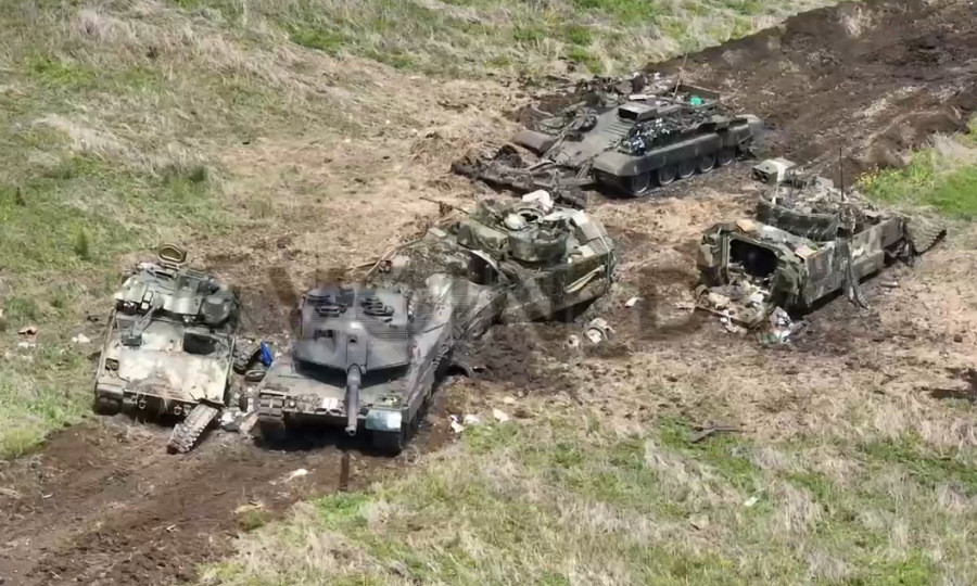 Còn theo tạp chí Foreign Affairs của Mỹ, không chỉ loại xe tăng Leopard 1, mà phần lớn xe tăng Leopard 2 của quân đội Ukraine, đã không thể hoạt động hiệu quả trên chiến trường. Hơn 1/4 số Leopard 2 đã bị phá hủy hoàn toàn và số còn lại bị hư hỏng nặng, vượt quá khả năng sửa chữa của Ukraine.