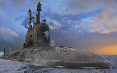 Mỗi tàu ngầm lớp Yasen có khả năng triển khai 32-40 tên lửa Zicron (tùy thuộc vào biến thể), và với tính năng với tốc độ đến Mach 9, Zicron có khả đánh chìm cả những tàu chiến rất lớn, chỉ bằng một đòn đánh trúng đích, do tốc độ tuyệt đối khi va chạm; một tàu ngầm hạt nhân lớp Yasen có thể đủ hỏa lực cần thiết, để vô hiệu hóa hai nhóm tấn công tàu sân bay.