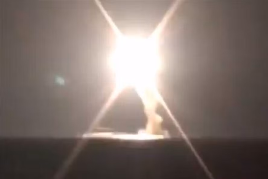 Matxcơva đã thông báo rằng, vụ phóng thử đầu tiên của tên lửa siêu thanh 3M22 Zircon từ tàu ngầm hạt nhân đa năng Severodvinsk ở tư thế khi tàu nổi. Nếu mọi việc suôn sẻ, Severodvinsk sẽ hoàn thành một vụ phóng tên lửa Zircon khác vào cuối năm nay, nhưng từ dưới mặt nước. 