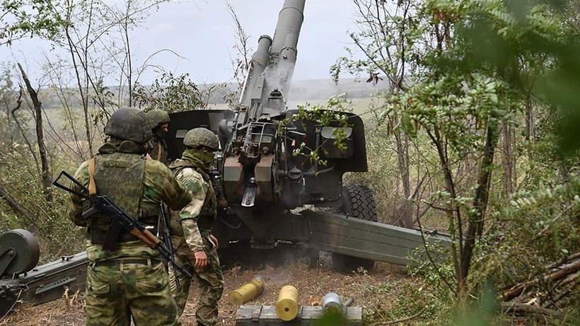 Ở một số hướng, pháo binh của Nga thậm chí đã bắt đầu chặn các tuyến đường vận chuyển hậu cần của Quân đội Ukraine, ngăn cản các đơn vị tiền tuyến của quân đội Ukraine lấy được đạn dược và vật tư cơ bản.