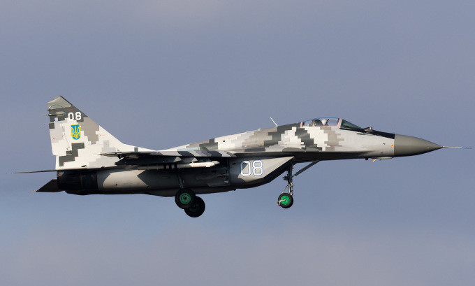 Theo tuyên bố của Ukraine, máy bay chiến đấu MiG-29 của nước này đã tiếp cận mục tiêu ở độ cao cực thấp, sau đó phóng tên lửa chống bức xạ AGM-88 do Mỹ mới viện trợ vào trận địa tên lửa S-400 của Nga.