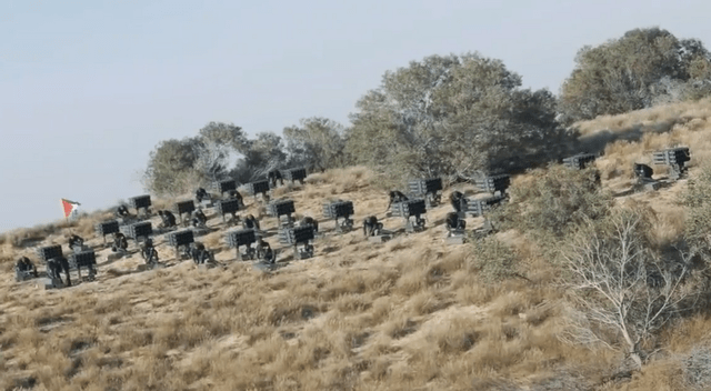 Trước khi diễn ra cuộc xung đột hiện nay, thông qua mạng xã hội, Hamas dường như đã tung ra một "video quảng cáo", cho thấy họ được trang bị bệ phóng tên lửa 15 ống, có thể còn "tiên tiến" hơn tên lửa Qassam do Iran sản xuất; khi loại “vũ khí mới” này mạnh hơn và có thể bắn nhiều đạn hơn trong một loạt. 