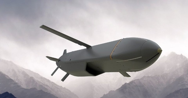 Tầm bắn tối đa của tên lửa Storm Shadow đạt 560 km, nhưng biến thể viện trợ cho Ukraine chỉ có tầm bắn 250 km. Tên lửa dẫn đường kết hợp giữa dẫn đường quán tính toàn thời gian, hiệu chỉnh sai số bằng GPS, kết hợp đo cao radar địa hình (TERPROM); pha cuối cùng sử dụng so sánh hình ảnh hồng ngoại (DSMAC).