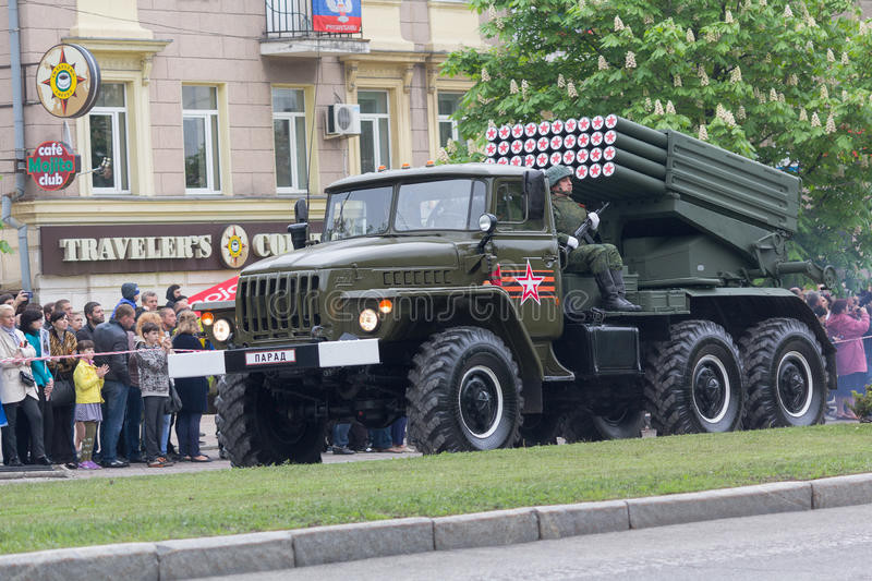 Theo tài liệu của tờ Renmin Daily của Trung Quốc, quân đội Liên Xô đã sử dụng “vũ khí tối mật laser hoặc súng phun lửa” trong trận chiến giành đảo Damansky, nhưng điều này hoàn toàn không đúng như vậy.