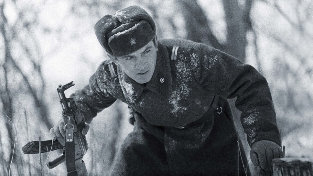 Khi hai tốp lính biên phòng Liên Xô đầu tiên bị tiêu diệt, tốp thứ ba bước vào trận chiến do Thượng tá V. Bubenin chỉ huy. Biệt đội bao gồm 20 binh sĩ cơ động đến trận địa, bằng một chiếc xe chở quân bọc thép.