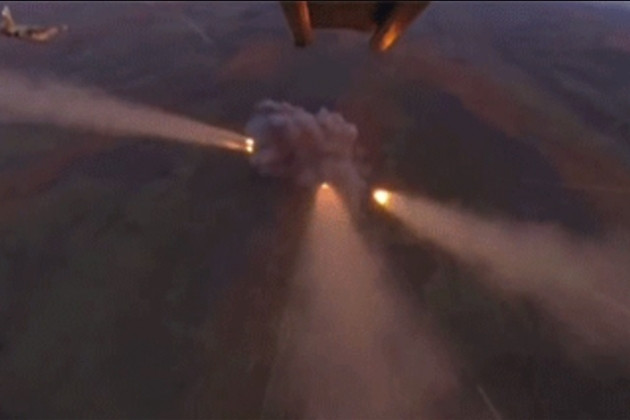 “Các tên lửa phóng từ trên không có độ chính xác cao, đã bắn trúng 12 trận địa pháo và súng cối của Quân đội Ukraine, bao gồm 4 trung đội pháo phản lực BM-21 Grad ở các khu vực Avdiivka, Keramik, Zhelanny và 4 trung đội 155mm M777”; Bộ Quốc phòng Nga cho biết trong một tuyên bố.