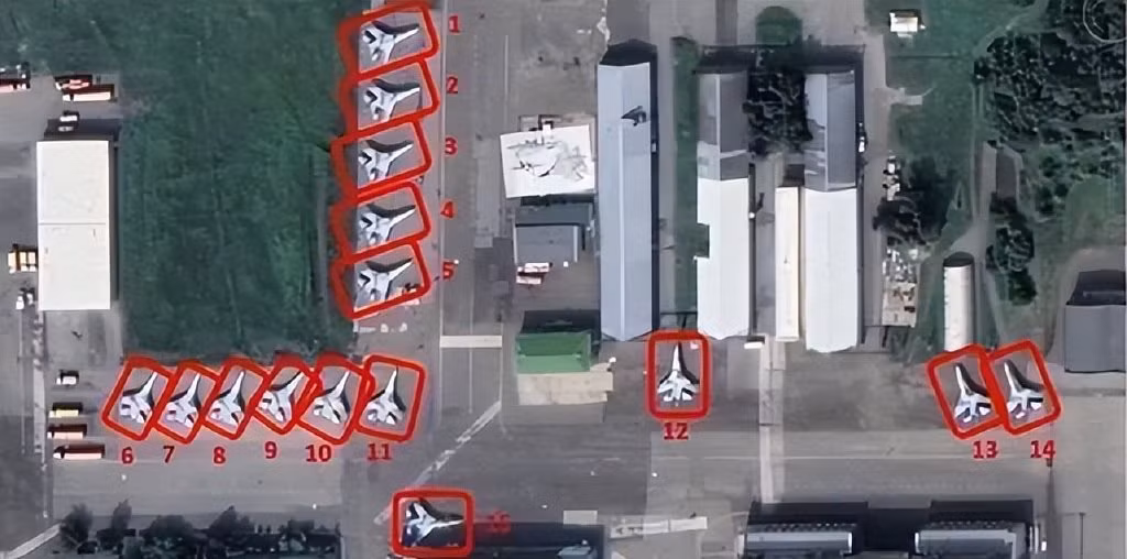 Tuy nhiên, các nhà phân tích cũng nhấn mạnh rằng, Không quân Iran vốn đã quen với máy bay chiến đấu do Mỹ sản xuất và phải đối mặt với nhiều vấn đề cần giải quyết khi khai thác số lượng Su-35 lớn như vậy; nhất là hạ tầng để khai thác Su-35 của Iran, hiện còn chưa được xây dựng.