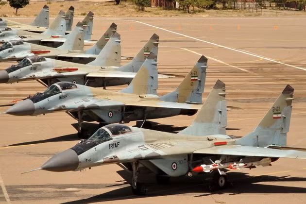 Phía Iran cho rằng, việc mua số lượng lớn máy bay chiến đấu thế hệ 4 ++ Su-35, sẽ thay thế một số máy bay chiến đấu cũ do Mỹ sản xuất, được trang bị cho Không quân Iran từ năm 1978, đặc biệt là số máy bay F-14 Tomcat, có phụ tùng thay thế ngày càng khó tìm. 