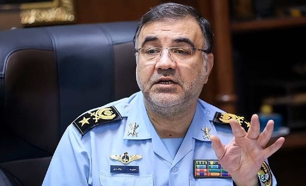 Hãng thông tấn nhà nước Iran (IRNA), dẫn lời Chuẩn tướng Hamid Wahdi, Tư lệnh Không quân Iran xác nhận rằng, Không quân Iran đã đưa việc mua máy bay chiến đấu Su-35 do Nga sản xuất vào chương trình nghị sự.