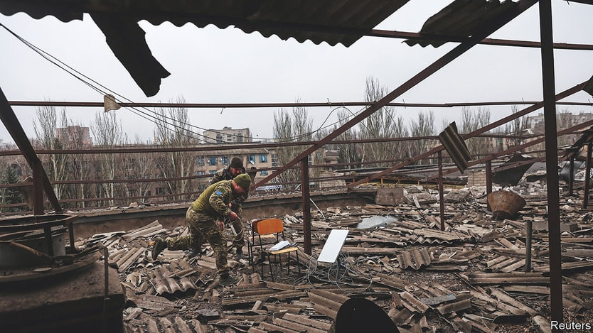 Việc Quân đội Nga tập trung phá hủy hệ thống Starlink do các nước phương Tây cung cấp cho Ukraine, có thể thấy tầm quan trọng của hệ thống này trong chiến đấu như thế nào. Starlink cung cấp thông tin liên lạc vệ tinh ổn định và được sử dụng để điều phối các hoạt động quân sự.