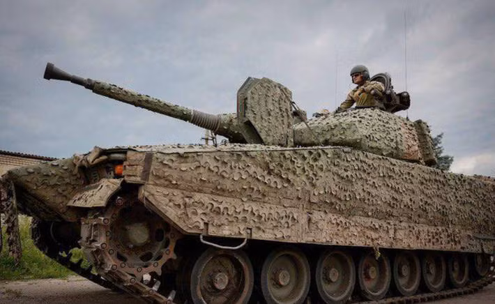 CV9035 là xe chiến đấu bộ binh do Công ty Heggron của Thụy Điển (nay đã được Công ty BAE Systems của Anh mua lại) phát triển theo yêu cầu của Quân đội Hà Lan và dựa trên cơ sở cải tiến dòng xe chiến đấu bộ binh CV90 (Nguồn ảnh NetEase Military). 