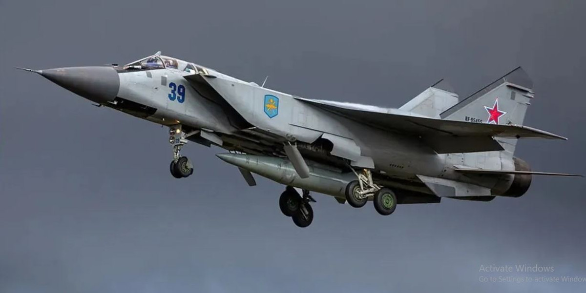 Để nâng cao hiệu suất của tên lửa siêu thanh Kinzhal, hay bom lượn FAB-3000, bản thân phương tiện này cần phải có đủ tốc độ ban đầu. MiG-31 rõ ràng là rất phù hợp do có tốc độ cao và kích thước lớn.