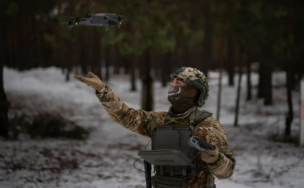 Giờ đây, "Starlink" của Quân đội Ukraine đã bị đóng cửa, không những không thể sử dụng "Starlink" để điều khiển và chỉ huy máy bay không người lái, mà ngay cả những mệnh lệnh liên lạc bí mật cơ bản, cũng không thể thực hiện được.