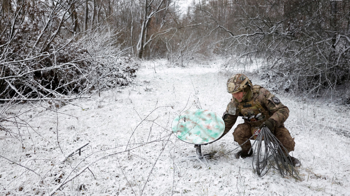 Động thái này có tác động lớn đến trận chiến Bakhmut; bởi vì, theo Bộ trưởng Chuyển đổi kỹ thuật số Ukraine Fedorov ngày 16/1 tuyên bố rằng, hàng chục thiết bị đầu cuối liên lạc vệ tinh "Starlink" và hơn 80 máy bay không người lái đã được bàn giao cho Quân đội Ukraine ở Bakhmut.