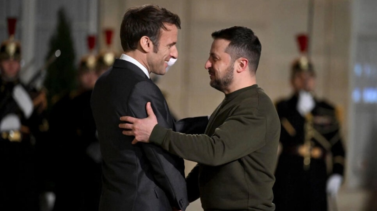 Trong chuyến thăm chớp nhoáng một loạt quốc gia châu Âu vừa qua, Tổng thống Ukraine Zelensky đã nói rõ rằng, Quân đội Ukraine sẽ không từ bỏ Bakhmut để tiếp tục nhận thêm viện trợ quân sự của phương Tây. Nhưng bây giờ có vẻ như thái độ của phương Tây sẽ khiến Tổng thống Zelensky thất vọng. 