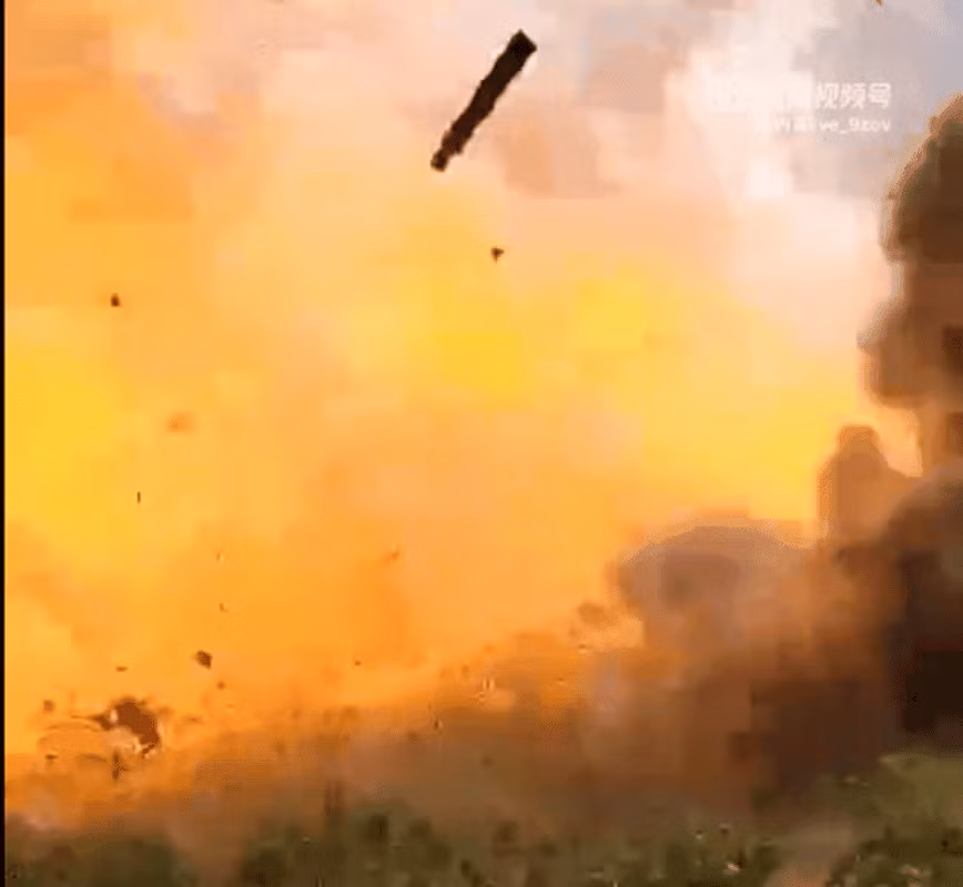 Tờ Sohu của Trung Quốc cho rằng, do thiếu thông tin chi tiết nên tình tiết cụ thể của vụ tai nạn nghiêm trọng này vẫn chưa rõ ràng, một số nhà phân tích nghi ngờ rằng, đó không phải là một vụ nổ đạn pháo đầu nòng, mà là khẩu đội pháo đã bị quân đội Nga tấn công, trùng với thời điểm pháo thủ giật cò.