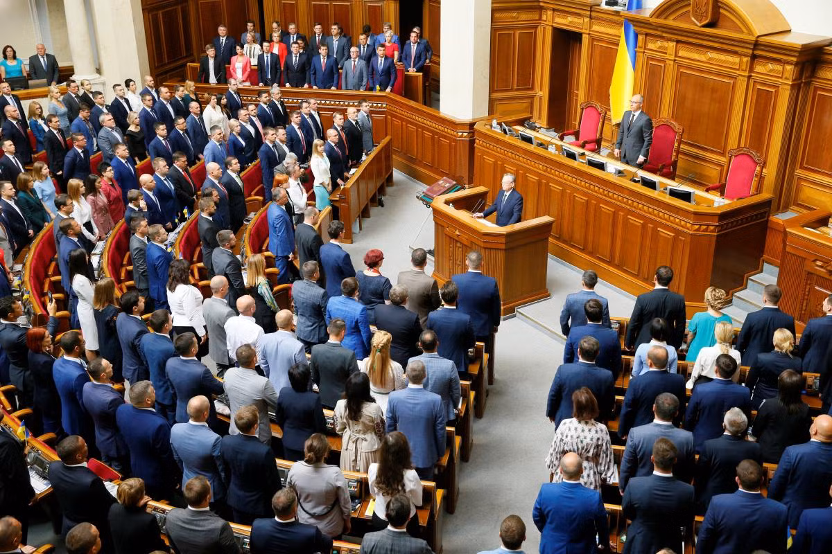 “Nếu luật này được thông qua, thì Kiev sẽ tuyên bố rút khỏi thỏa thuận Minsk. Và như chúng ta thấy từ các sự kiện ở Verkhovna Rada (Quốc hội Ukraine), quá trình thông qua dự luật này đang diễn ra sôi nổi”, Ngoại trưởng Nga Sergei Lavrov cho biết.