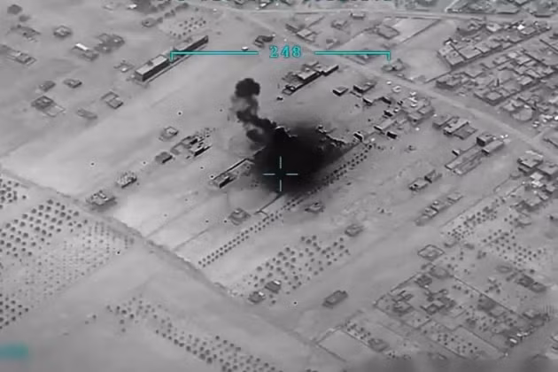 Cách đây vài giờ, một video về các cuộc tấn công của máy bay không người lái Bayraktar TB2 của Ukraine đã được công bố trên mạng xã hội, khi chiếc UAV Bayraktar TB2 thực hiện hai cuộc tấn công bằng tên lửa vào bên ngoài khu vực Dokuchaevsk.