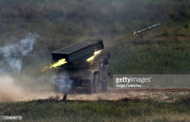 Việc cả hai bên tích cực sử dụng nhiều hệ thống pháo phản lực phóng loạt cho thấy, tình hình ở Donbass đang nóng lên từng ngày. Đồng thời, các chuyên gia cũng chú ý rằng, không giống như Quân đội Ukraine, lực lượng dân quân không có nhiều đạn dược cho loại vũ khí này.