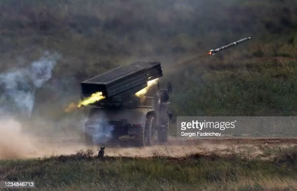 Việc cả hai bên tích cực sử dụng nhiều hệ thống pháo phản lực phóng loạt cho thấy, tình hình ở Donbass đang nóng lên từng ngày. Đồng thời, các chuyên gia cũng chú ý rằng, không giống như Quân đội Ukraine, lực lượng dân quân không có nhiều đạn dược cho loại vũ khí này.