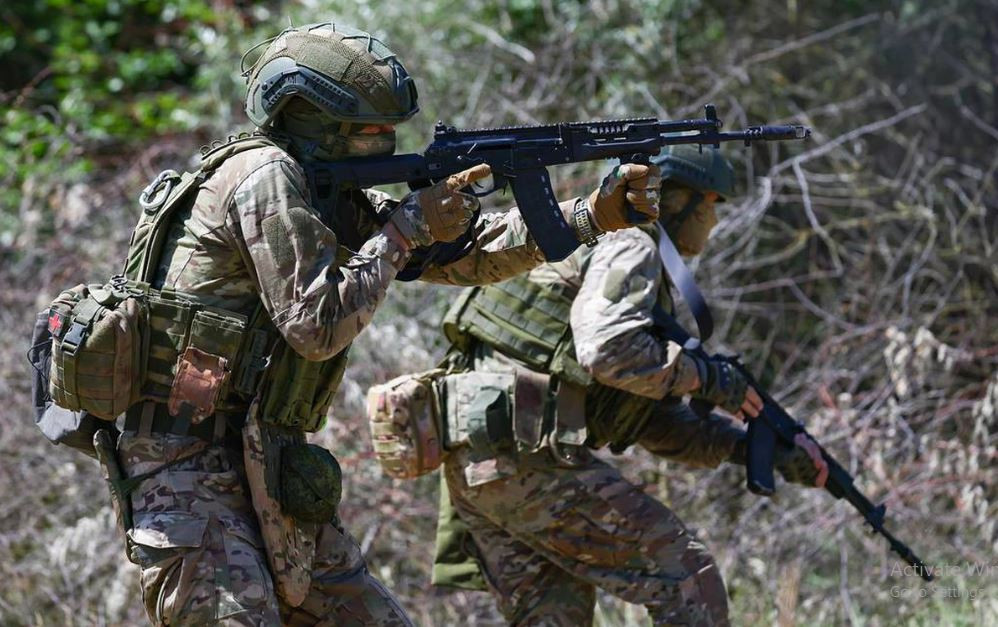 Theo một sĩ quan cao cấp (xin được giấu tên) từ Bộ Tổng tham mưu Quân đội Ukraine cho biết, trên hướng Kurakhovsky, tình hình của quân Ukraine đang xấu đi rõ rệt, khi quân Nga đang tập trung tấn công ở khu vực nhà cao tầng của thành phố.