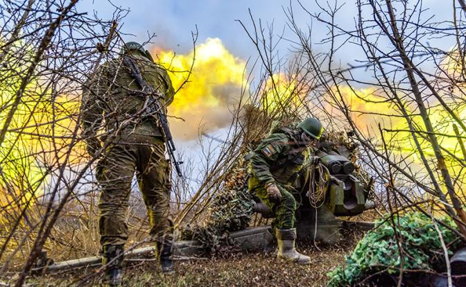 Blogger quân sự Nga Yuri Podolyaka cho biết tình hình trên hướng này: “Hôm 1/12, sự kiện chính ở khu vực này là bước đột phá chiếm làng Novyi Komar của Cụm Vostok. Đến sáng, kẻ thù không những không đánh bật được Cụm Vostok ra khỏi đó mà ngược lại quân ta đã chiếm chiếm được toàn bộ ngôi làng và bắt đầu gây áp lực lên làng Bolshaya Novoselka từ Novyi Komar”.