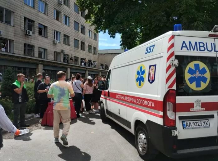 Tư lệnh Quân đội Mỹ ở châu Âu, Tướng Cavalli cho biết, tỷ lệ hỏa lực hiện nay giữa Nga và Ukraine trên chiến trường đã lên tới 5:1, nghĩa là cứ mỗi quả đạn pháo do Ukraine bắn ra, Nga sẽ bắn trả bằng 5 quả đạn pháo. Chỉ trong vài tuần nữa, tỷ lệ này sẽ sớm tăng lên 10:1.