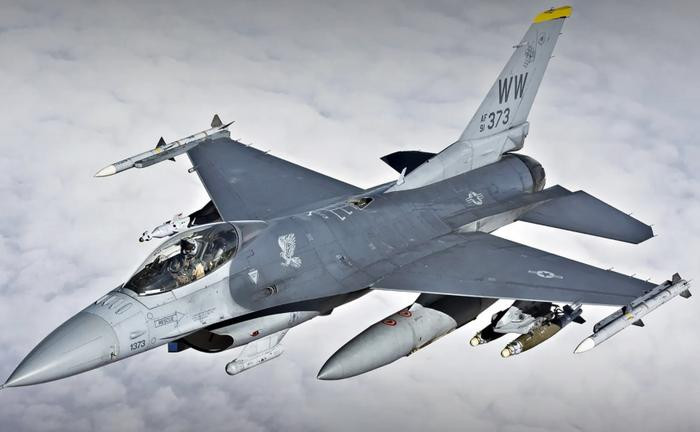 Do vậy để thực sự kiềm chế “cuộc tấn công trên bầu trời” của Quân đội Nga, Ukraine phải có một lực lượng không quân hùng mạnh, có thể được triển khai để bảo vệ không phận bất cứ lúc nào; tức là phải ở chế độ bay tuần tra theo khu vực.