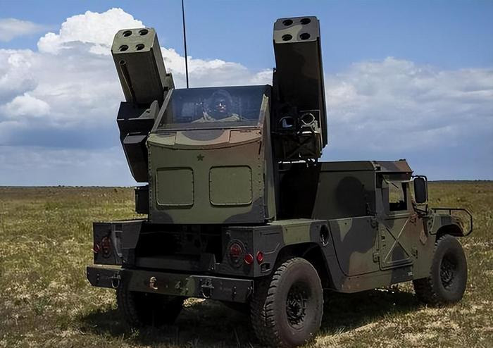 Dù Mỹ và NATO đã cung cấp cho Ukraine một lượng lớn vũ khí, nhưng họ vẫn không thể thay đổi được cục diện chiến trường hiện nay. Lý do đầu tiên là Quân đội Nga có nguồn phương thức tấn công vô tận, từ nhiều loại tên lửa cho đến UAV và các loại bom lượn có điều khiển. Những vũ khí này gây ra mối đe dọa lớn cho hệ thống phòng không của Ukraine.