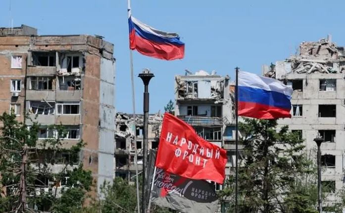 14. Tướng Syrsky tiếp tục yêu cầu chỉ huy lữ đoàn mới của Lữ đoàn 80 tiếp tục thực hiện mệnh lệnh tái chiếm thị trấn Krasnogorovka bằng mọi giá. Tuy nhiên đến thời điểm hiện tại, thị trấn Krasnogorovka đã cơ bản nằm trong tay quân Nga. (Nguồn ảnh: Sputnik, RIA Novosti, Ukrinform).