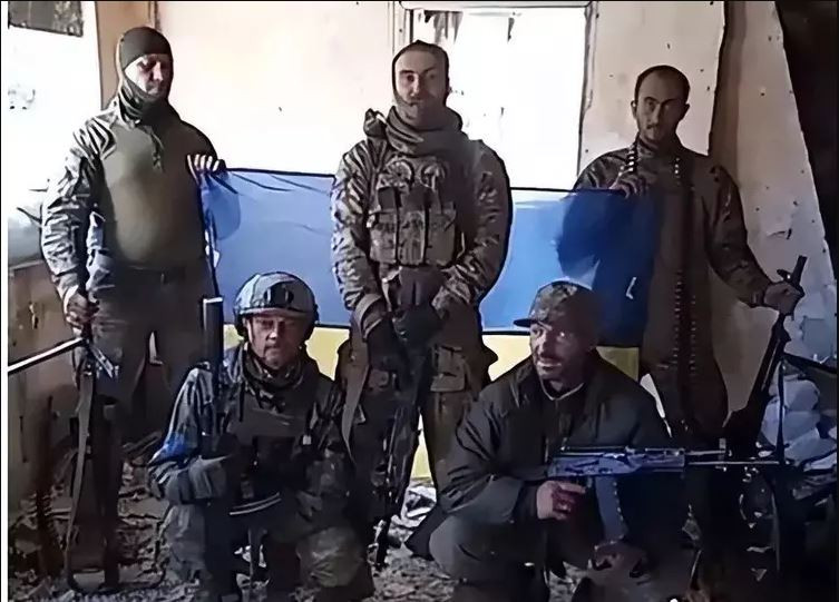 Ví dụ, ý định tác chiến của quân đội Liên Xô là vượt sông Dnepr và giành lại khu vực bờ trái và thành phố Kiev thuộc cấp độ chiến lược. Nhưng hoạt động hiện nay của quân đội Ukraine thiên về tấn công thăm dò và quấy rồi, nhằm thu hút dư luận quốc tế. 