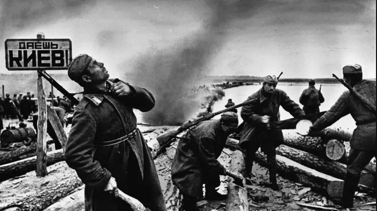 Sau đó, một số phân đội của Liên Xô tiến hành vượt sông Dnepr, lập đầu cầu ở khu vực Bucklin. Khi đơn vị trinh sát dẫn đầu của Liên Xô vượt sông Dnepr trên nhiều loại thuyền khác nhau và khi vừa đặt chân lên bờ Tây, họ đã ngay lập tức bị quân Đức tấn công. 