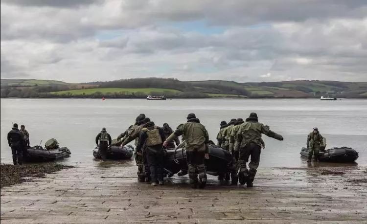 Cuộc buộc vượt sông Dnepr của lực lượng Thủy quân lục chiến Ukraine lần này có những điểm tương đồng và khác biệt với trận đánh chiếm bãi đổ bộ Buklin do quân đội Liên Xô tiến hành 80 năm trước. Sự khác biệt chủ yếu xoay quanh ý định chiến đấu do cả hai đưa ra và môi trường địa lý mà họ phải đối mặt.