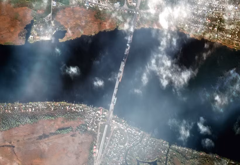 Khi vượt sông, điều kiện tiên quyết là chiếm được đầu cầu, tổ chức bến vượt, đưa nhanh lực lượng qua sông và đặc biệt là phải chế áp được hỏa lực mặt đất, trên không của đối phương ngăn chặn vượt sông. Vì vậy, đánh giá từ môi trường chiến đấu hiện nay, nếu quân đội Ukraine muốn dùng vũ lực vượt sông Dnepr, thì sẽ rất khó khăn. 