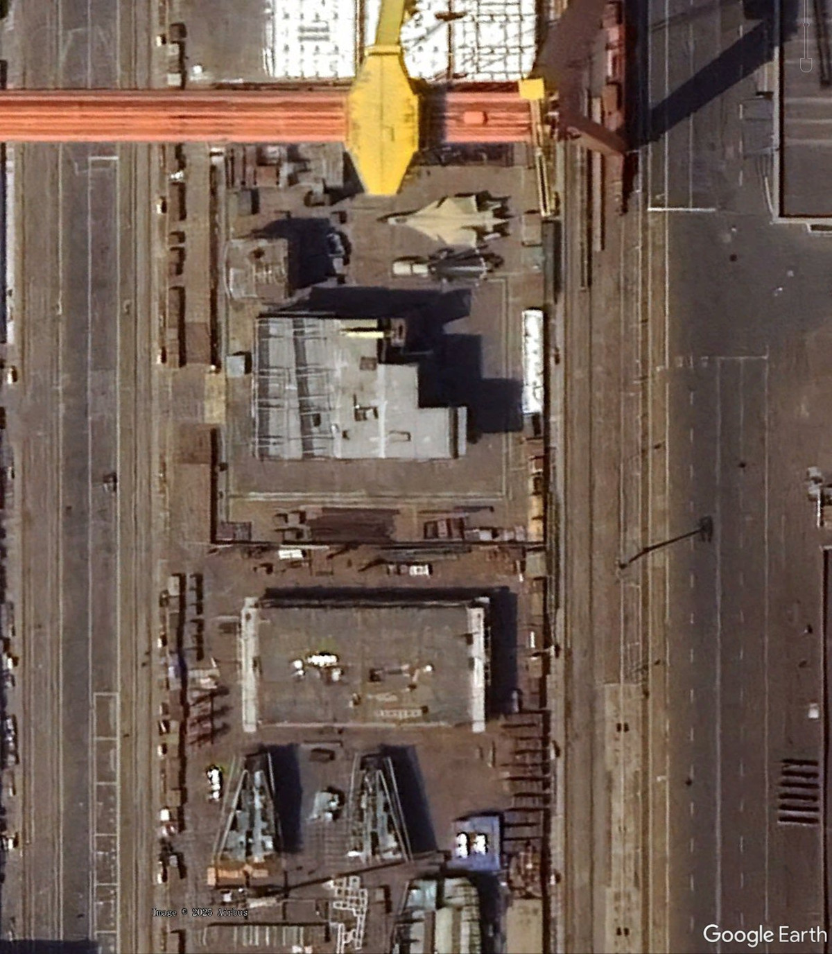 Trung Quốc có thể đang đóng siêu tàu sân bay hạt nhân Trung Quoc co the dang dong sieu tau san bay hat nhan