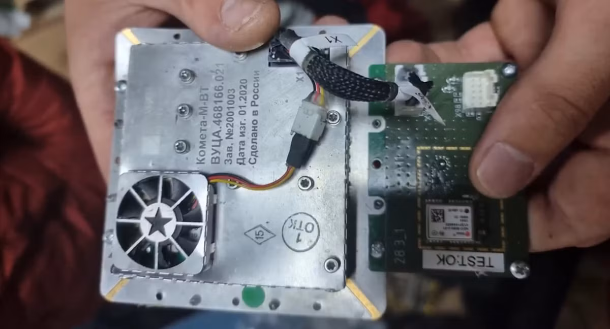 Các chuyên gia của CAR cũng phát hiện hơn 100 linh kiện trong UAV Geran-2 được sản xuất bởi 22 công ty từ 7 quốc gia, trong đó có Nga, Trung Quốc, Mỹ và Thụy Sĩ. Đây nhiều khả năng là các linh kiện lưỡng dụng, được các công ty này bán cho đối tác ở nước thứ ba; sau đó được Nga nhập lại để lách lệnh trừng phạt phương Tây.