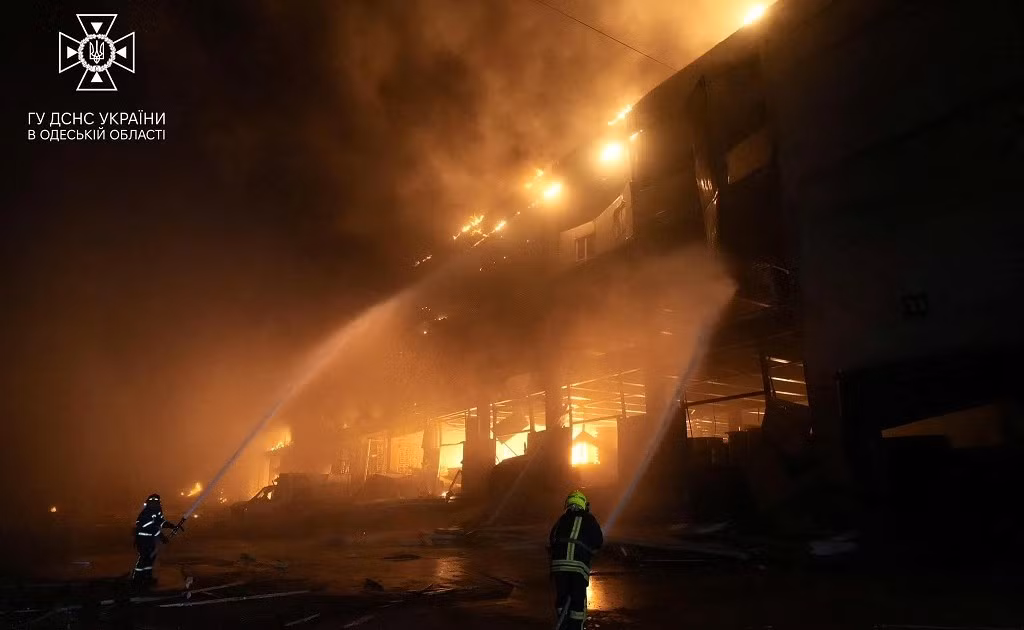 UAV Geran-2 có kích thước nhỏ, trọng lượng nhẹ và dễ dàng triển khai. Chúng rất khó bị các hệ thống radar và cảm biến phát hiện, tạo ra thách thức rất lớn với lưới phòng không Ukraine. Tuy nhiên nhược điểm là tốc độ chậm, khi bay tạo ra tiếng ồn rất lớn, nên không khó bị phát hiện nếu bố trí nhiều đài quan sát mặt đất. 