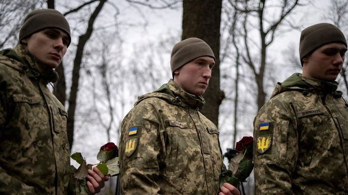 Khi ông Arestovich được nhà báo Ukraine Lovanov phỏng vấn vào ngày 27/6, ông hiếm khi cho thế giới bên ngoài thấy những khó khăn hiện tại mà Ukraine phải đối mặt. Tuy nhiên lần này, ông Arestovich thẳng thắn cho rằng, binh sĩ Ukraine đang dần mất đi lòng trung thành và đây không phải là trường hợp cá biệt, mà là tình trạng toàn bộ Quân đội Ukraine đang lâm vào thế bị động.