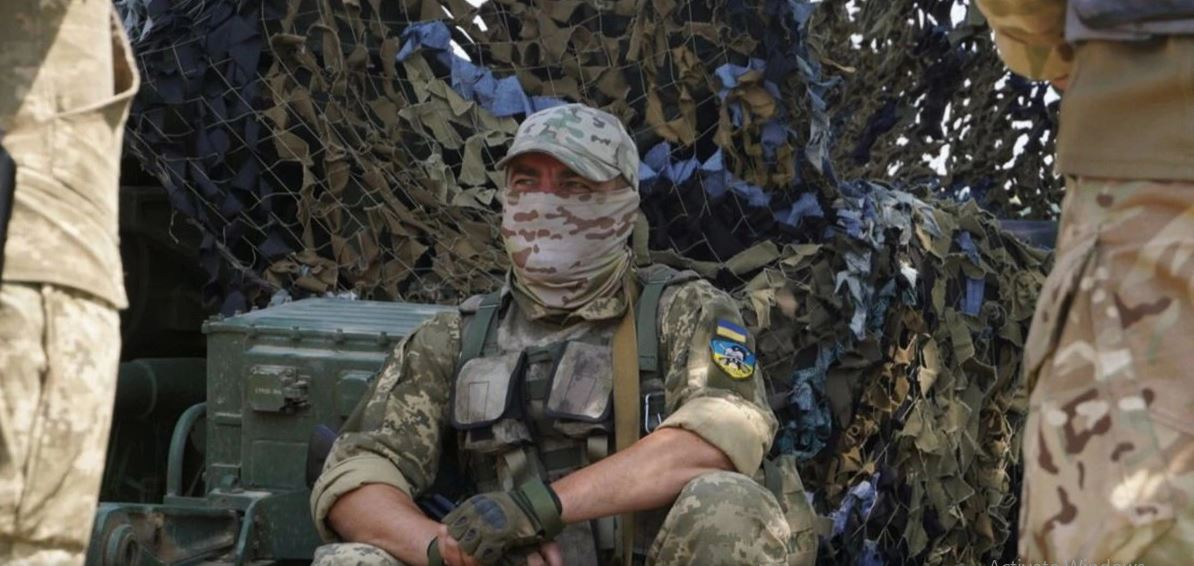 Toretsk cũng từng trải qua tình trạng mất nước, mất điện trên toàn thị trấn trong mùa hè nắng nóng, mặc dù Quân đội Ukraine vẫn kiên cường chống cự, nhưng một số yếu tố khách quan đã khiến hiệu quả chiến đấu của Quân đội Ukraine suy giảm nghiêm trọng. 