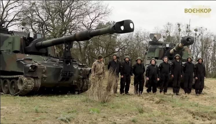 Đây không phải là việc lan truyền tin đồn. Mới đây, một chỉ huy đơn vị pháo binh của Ukraine sử dụng pháo M109A6 do Mỹ sản xuất, đã trả lời phỏng vấn của tờ báo lớn nhất Tây Ban Nha "El Pais" rằng, pháo M109A6 của đơn vị anh ta đã “cực kỳ hao mòn”.