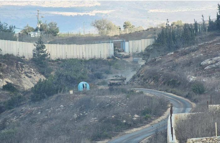 Truyền thông Israel cho biết, đã có hơn 20 xe cứu thương phối hợp cấp cứu; tuy nhiên, giới chức Israel chỉ thừa nhận một số thương vong. Ngày 2/10, họ tiết lộ thông tin về 8 người thiệt mạng và 7 người bị thương nặng. Hoàn toàn phớt lờ thông tin về nhiều quân số của họ thiệt mạng đã được dư luận Israel tiết lộ.