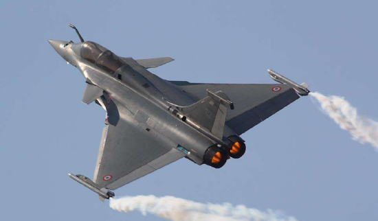 Hồi đầu tháng 12/2021, UAE bất ngờ ký hợp đồng trị giá 19 tỷ USD mua 80 máy bay chiến đấu Rafale của Pháp, loại máy bay chiến đấu đời thấp hơn và đơn giản hơn về công nghệ so với F-35; điểm nổi bật là Rafale không có khả năng tàng hình tiên tiến như F-35.