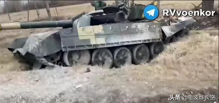 Hiện nay số lượng xe tăng T-72AMT trong Quân đội Ukraine không lớn, tổng số lượng xuất xưởng khoảng 41 chiếc. Trước đó, Quân đội Nga đã bắt sống được xe tăng chiến đấu chủ lực T-72AMT của Quân đội Ukraine tại mặt trận Kharcov.