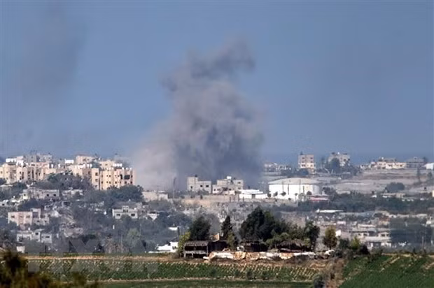 Hiện các trận ném bom vào Dải Gaza của Israel vẫn chưa kết thúc, trong khi Hezbollah cũng chưa dốc toàn lực tấn công Tel Aviv. Tuy nhiên, Hezbollah và Iran đã cảnh báo về hậu quả, nếu Israel không dừng ném bom vào Dải Gaza.