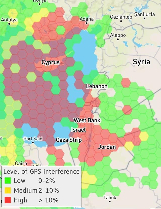 Các nhà nghiên cứu đã phát hiện ra hành vi giả mạo tín hiệu GPS của Israel bằng cách sử dụng công cụ theo dõi chuyến bay thương mại nguồn mở có tên ADS-B Exchange. Họ cho biết, rõ ràng từ dữ liệu được theo dõi trong 5 năm qua cho thấy, mức độ GPS giả cao như vậy đã không xảy ra trước cuộc tấn công của Hamas ngày 7/10.