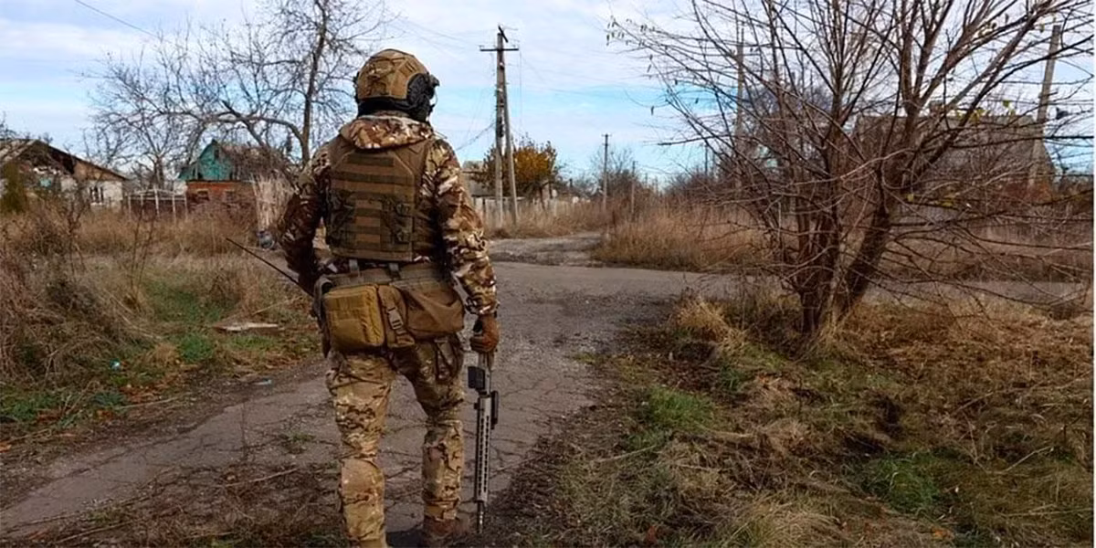 Lữ đoàn 110 nhận thấy có điều gì đó không ổn, nên không chọn ở lại kháng cự một mình mà rút lui không đánh. Các phóng viên chiến trường Nga đưa tin, ở mặt trận phía nam (Avadivka), khi quân đội Ukraine rút lui về phía bắc đại lộ Yasinovacsky, quân đội Nga đã kiểm soát hoàn toàn Khu công nghiệp.