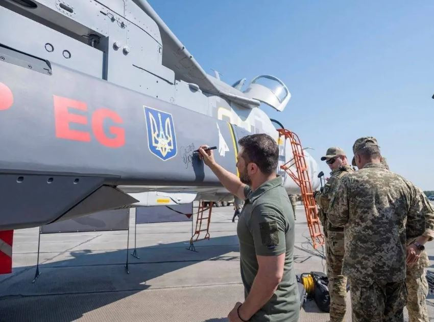 Viện Nghiên cứu Chiến tranh Mỹ (ISW), nơi tiến hành giám sát hàng ngày tình hình trong khu vực chiến trường Ukraine, viết: Storm Shadow hiện được sử dụng ít hơn nhiều so với tên lửa đạn đạo chiến thuật ATACMS, mặc dù hai loại có tầm bắn tương đương.