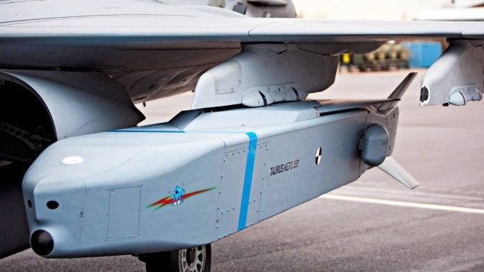 Còn người Đức “đã rút kinh nghiệm” từ vụ xe tăng Leopard 2, khi từ chối chuyển giao tên lửa hành trình tấn công mặt đất Taurus, cũng được phóng từ trên không cho Quân đội Ukraine, do lo sợ “mất hình ảnh”. 